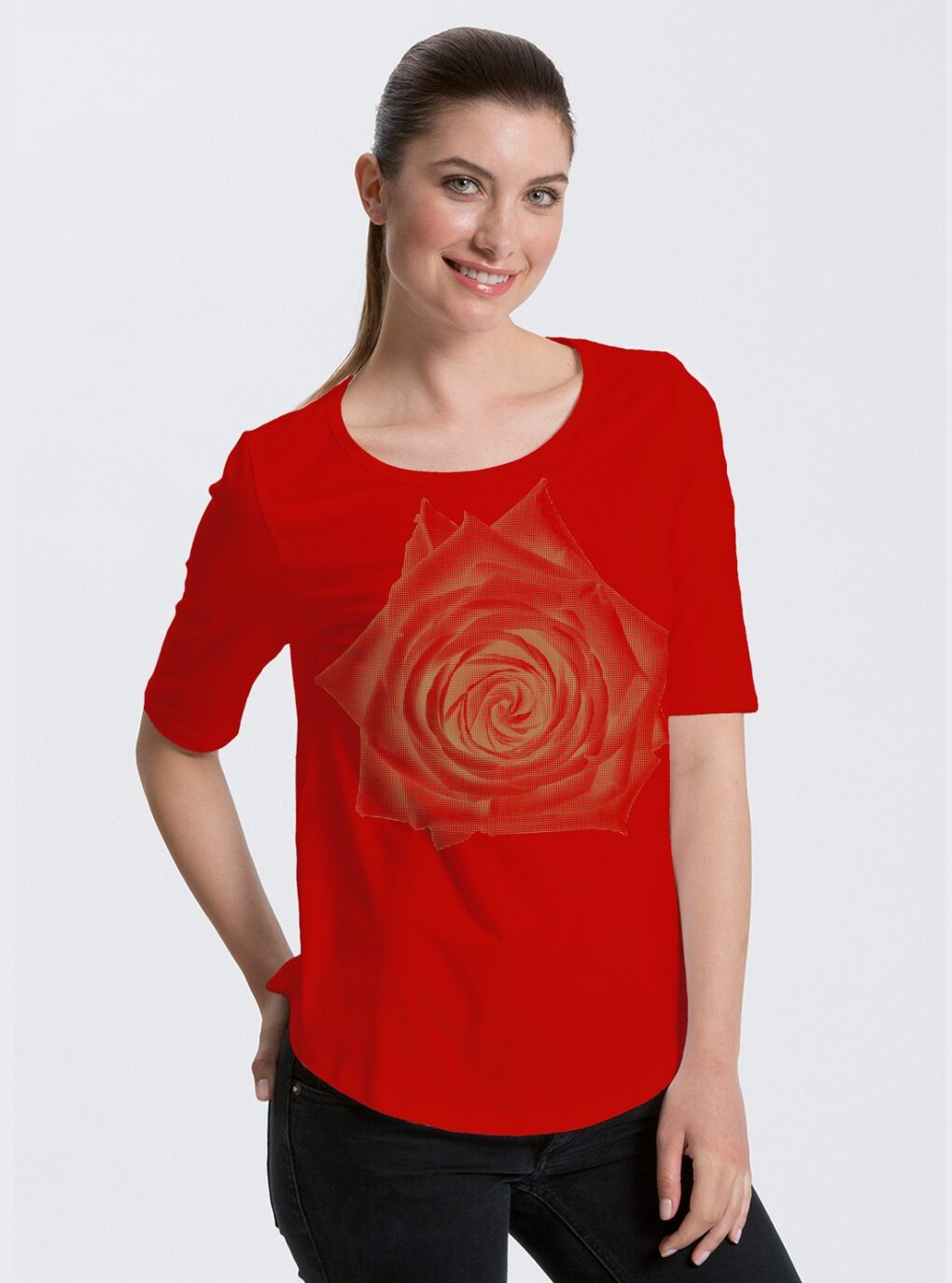 Damen Shirt mit bis zur Ellenbeuge lange Ärmel mit Rosenaufdruck. Shirt in der Farbe Rot.