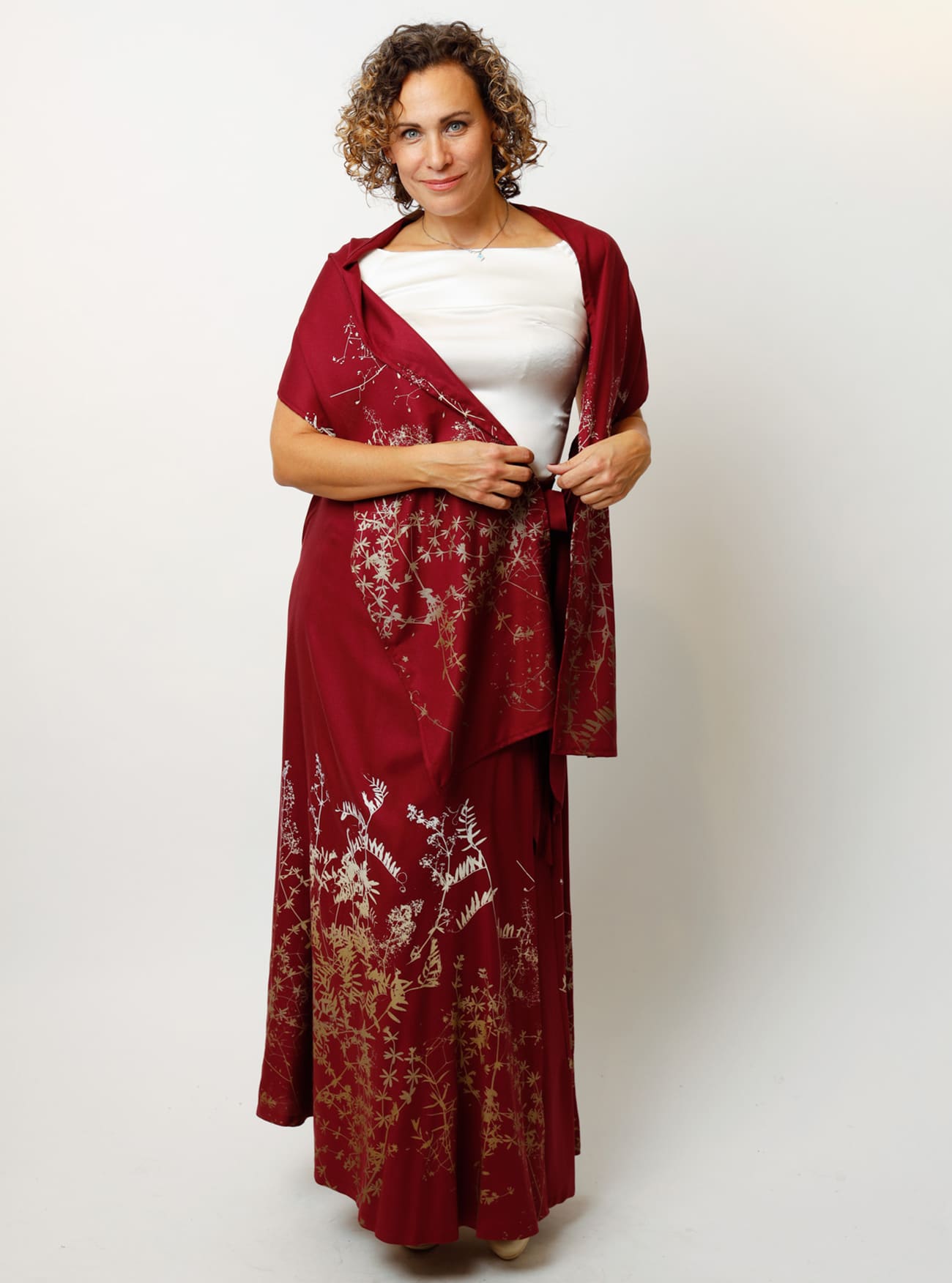 Bodenlanger Wickelrock Rankenzauber in Rubin – Bild 14