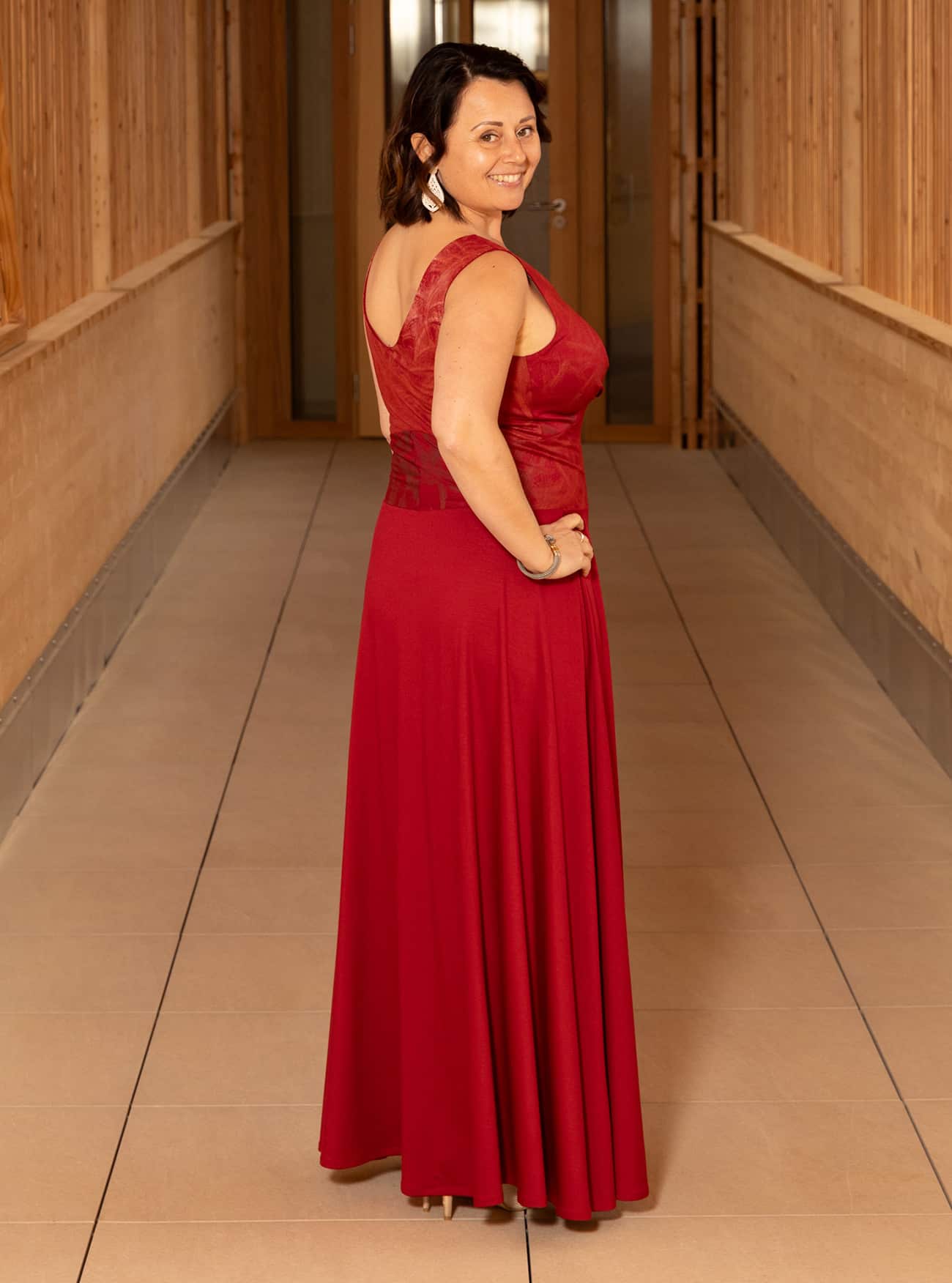 Sonnenstrahlen-Festkleid Rot – Bild 3