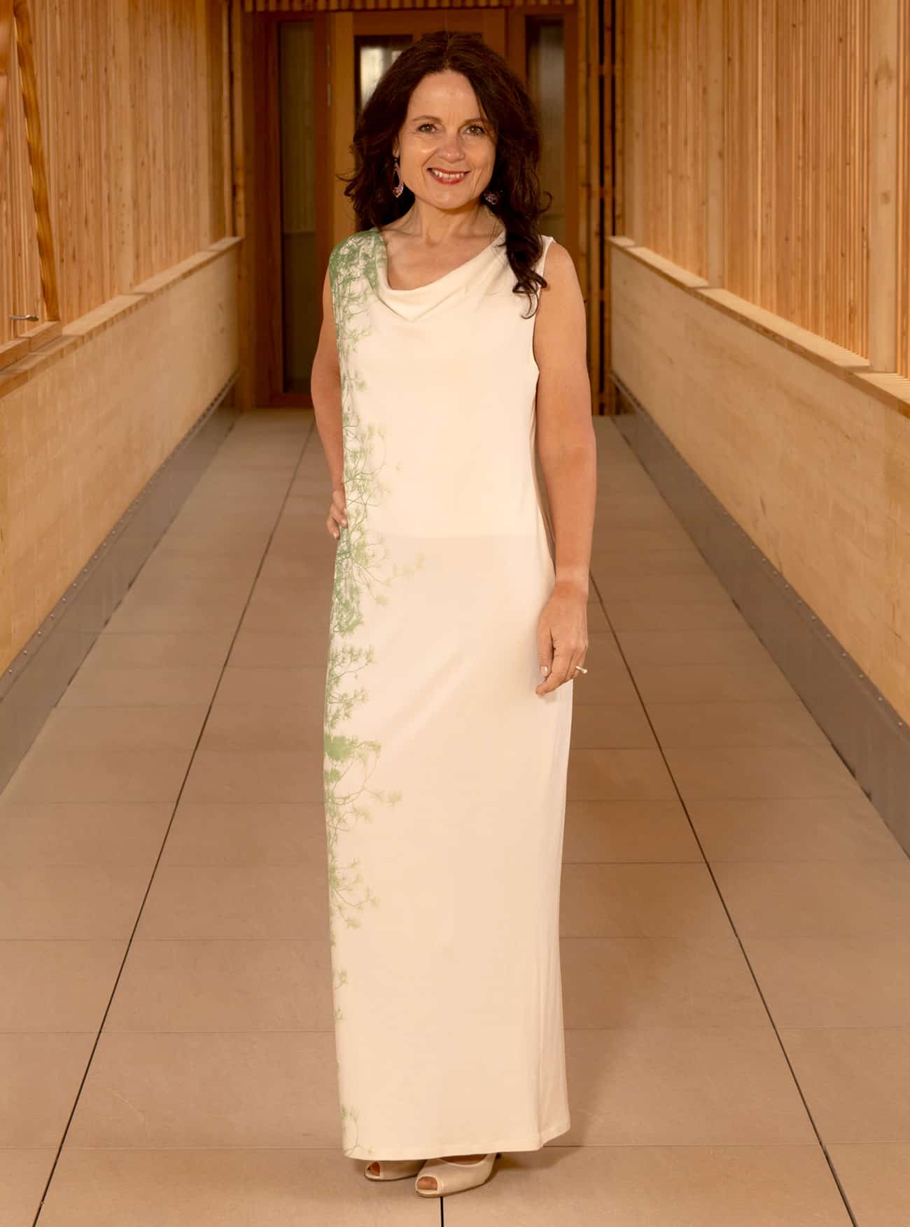 Wasserfallkleid Föhrenzauber Creme – Bild 2