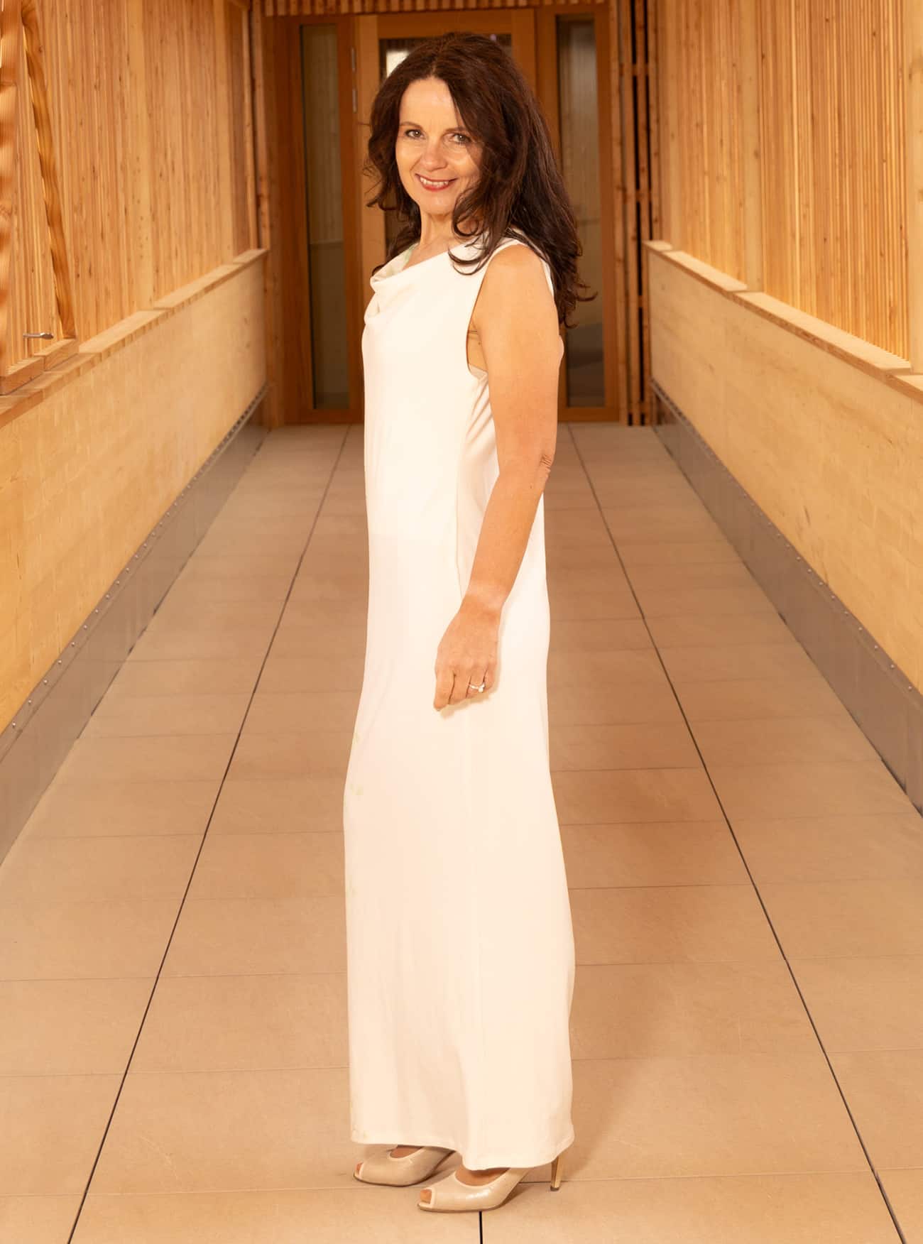 Wasserfallkleid Föhrenzauber Creme – Bild 3