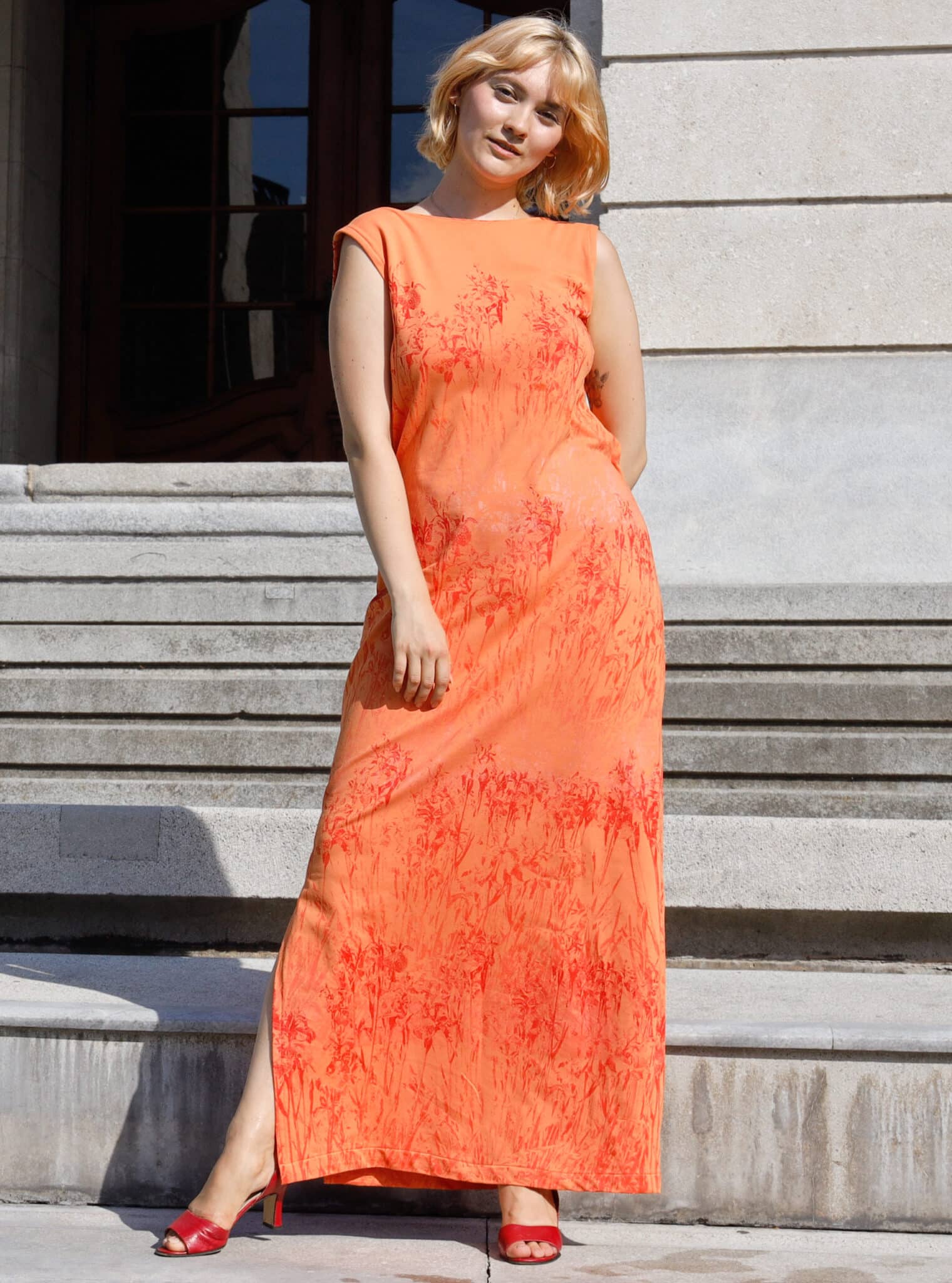 Rückenfreies Wasserfallkleid "Mystic Iris" – Bild 4