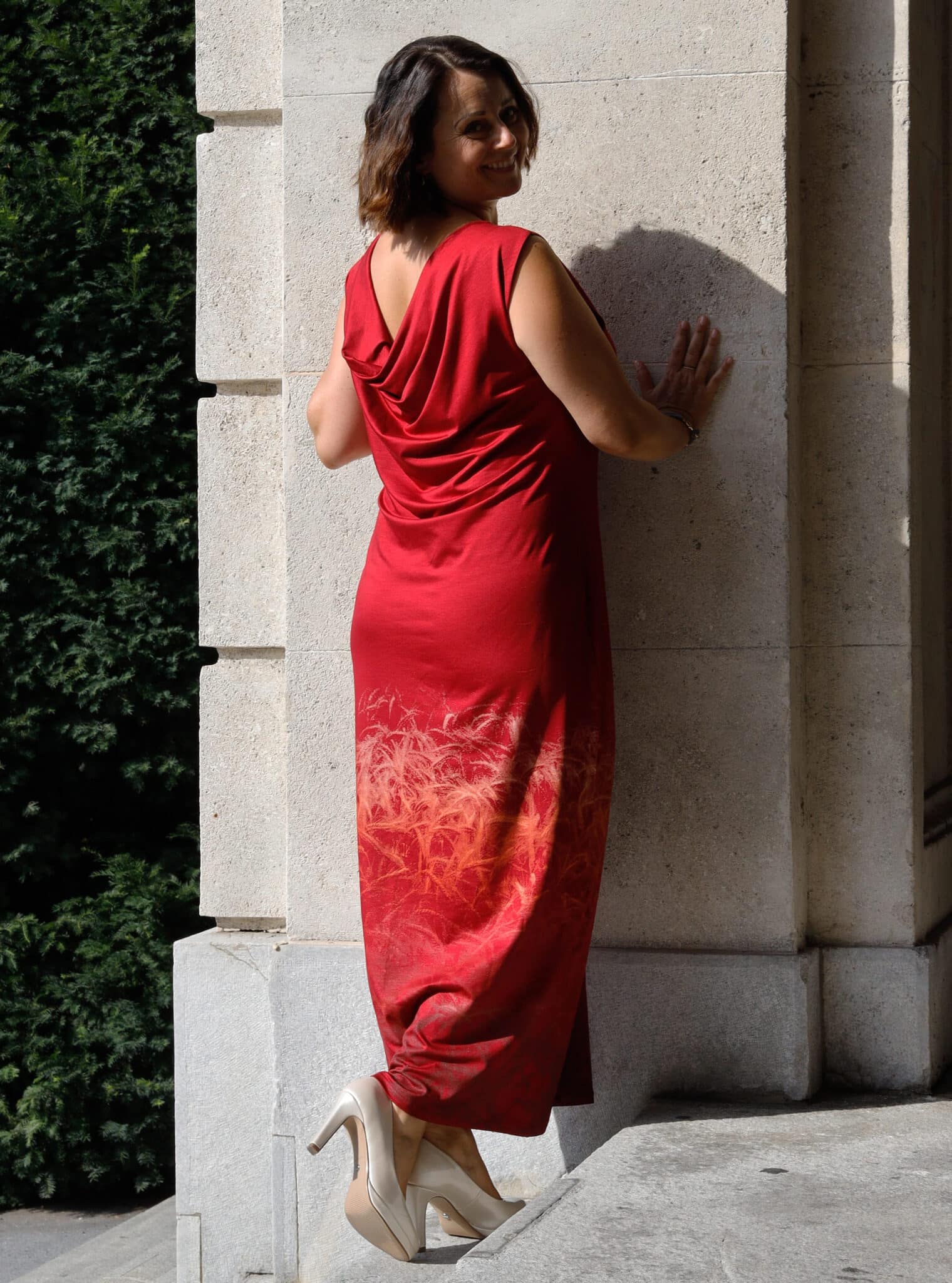 Wasserfallkleid "Das Gold der Erde" in Rot – Bild 3