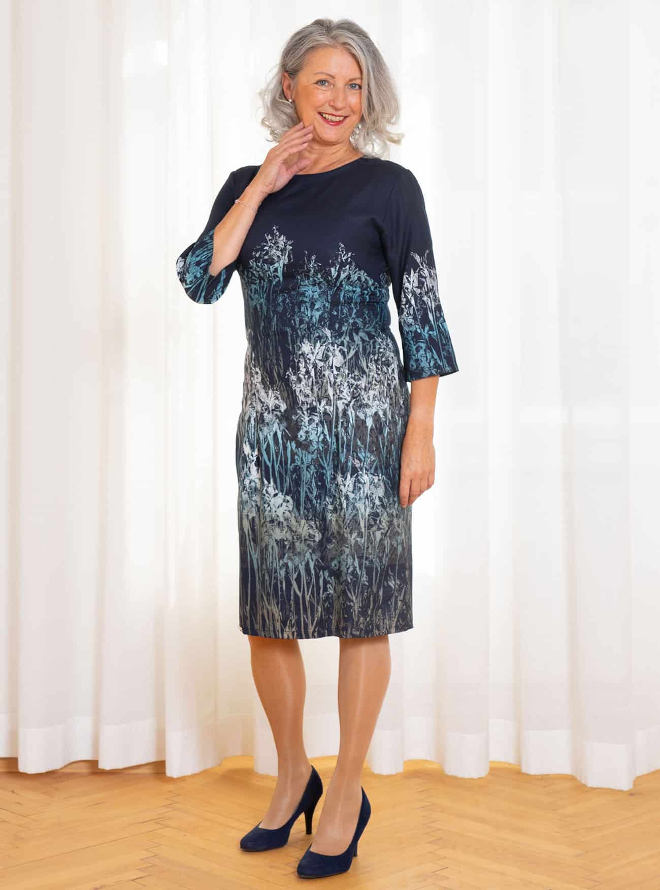 Etui-Festkleid "Mystic Iris" in Dunkelblau – Bild 2