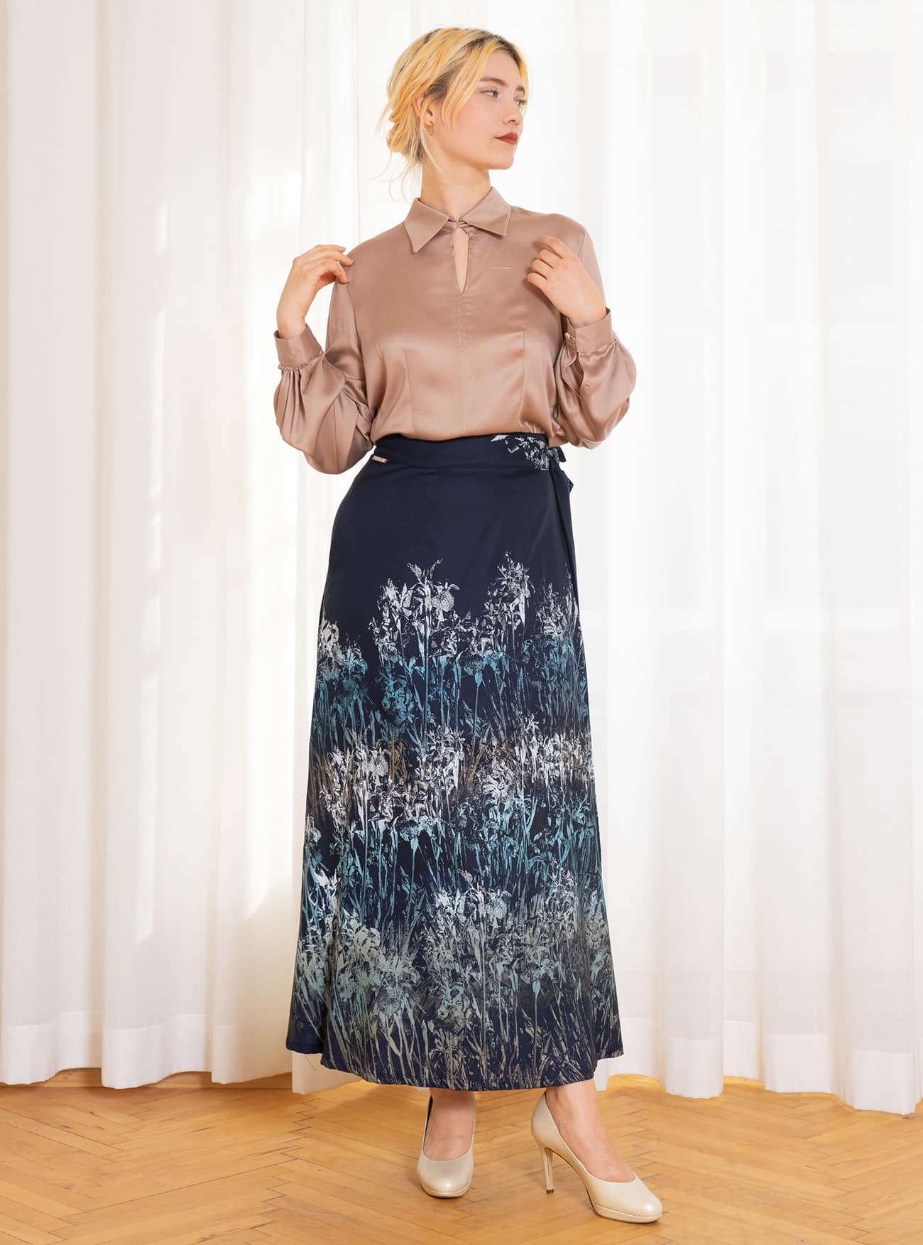 Bodenlanger Wickelrock Mystic Iris in Navy – Bild 4