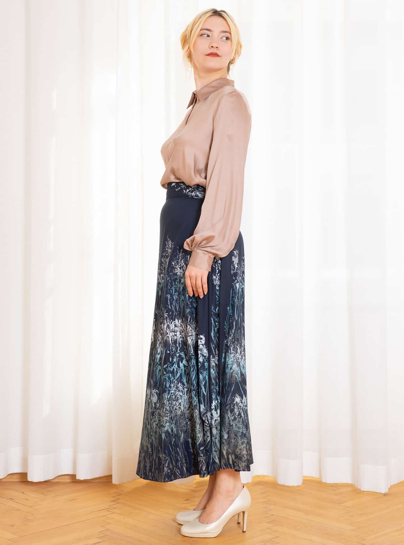 Bodenlanger Wickelrock Mystic Iris in Navy – Bild 2