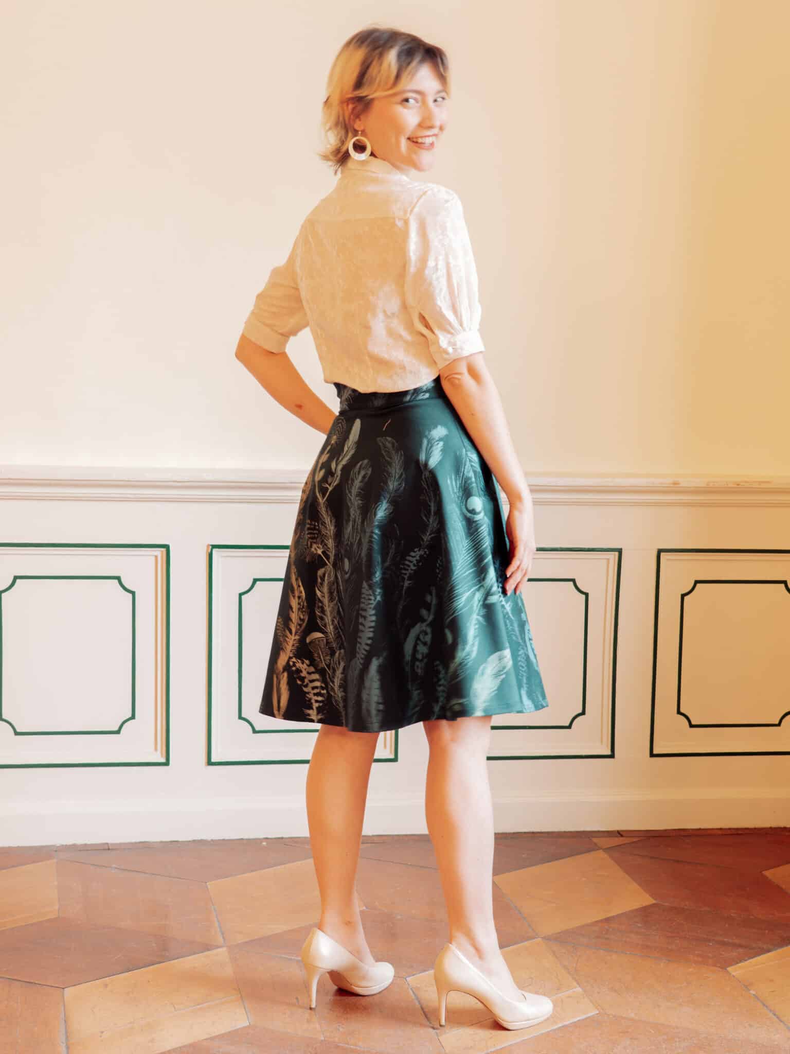 Eleganter Bio Tellerrock aus feinem Bio-Baumwoll-Twill mit Federdruck aus dem Peaces Bio Kleiderkunst Atelier