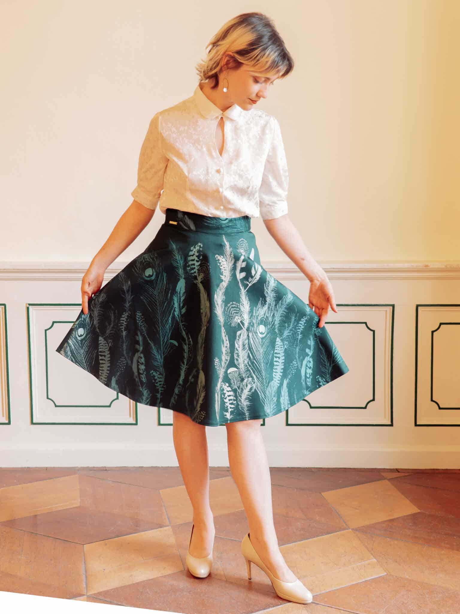 Eleganter Bio Tellerrock aus feinem Bio-Baumwoll-Twill mit Federdruck aus dem Peaces Bio Kleiderkunst Atelier