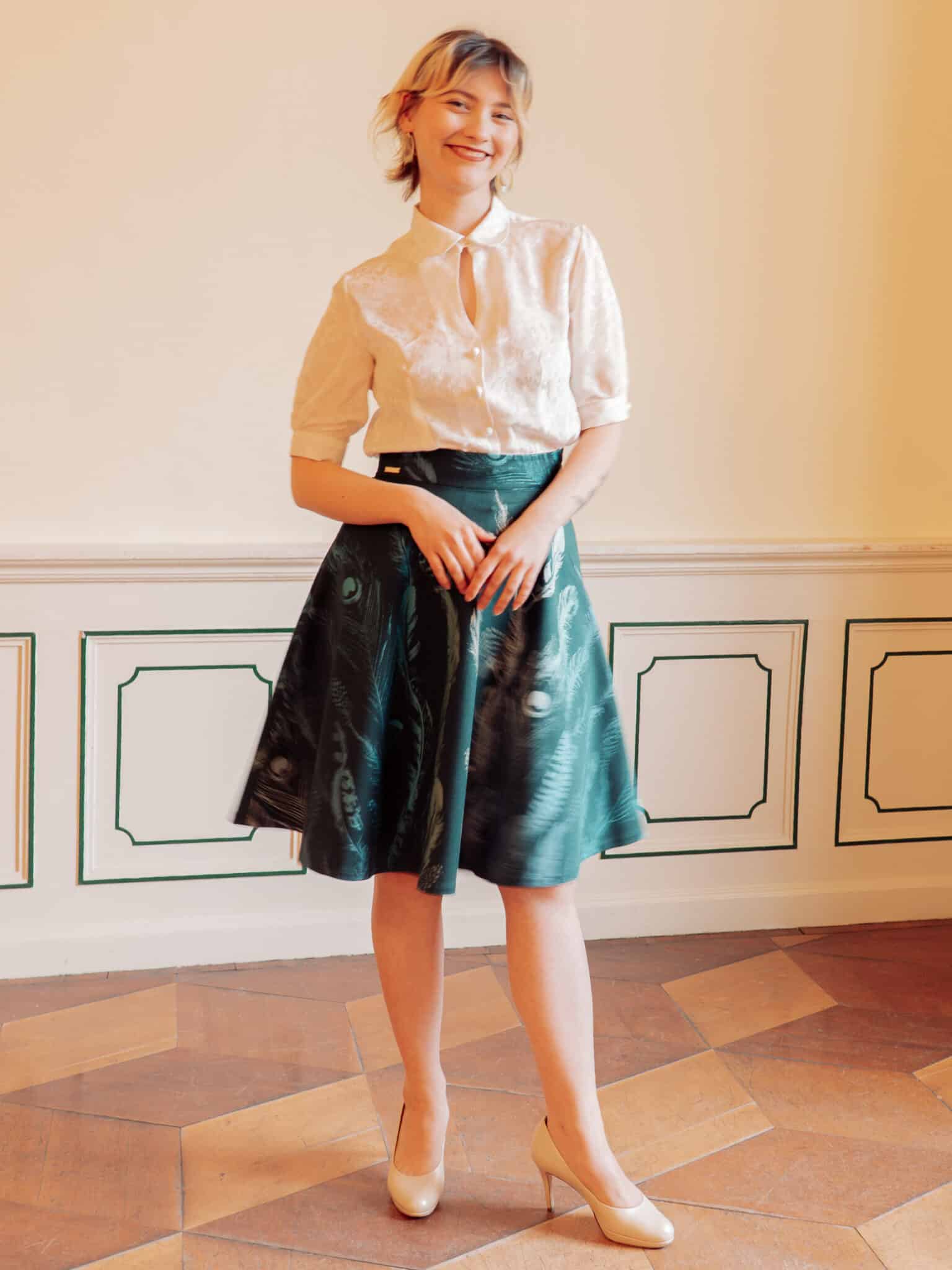 Eleganter Bio Tellerrock aus feinem Bio-Baumwoll-Twill mit Federdruck aus dem Peaces Bio Kleiderkunst Atelier