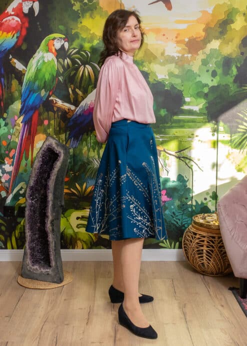 Ein wunderschöner festlicher Bio-Glockenrock mit Tasche in Petrol mit Hirtentäschel in Ocker-Tönen