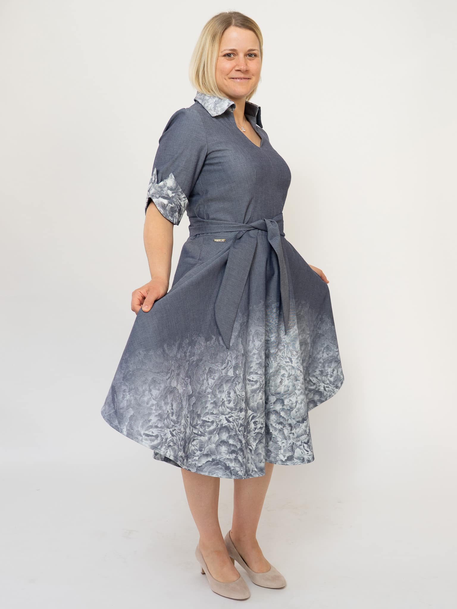 Jeanskleid Rosengeheimnis – Bild 6