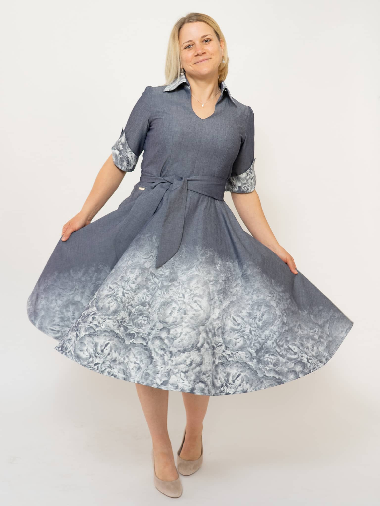 Bio-Jeanskleid Rosengeheimnis mit eleganten Details und Tellerrock