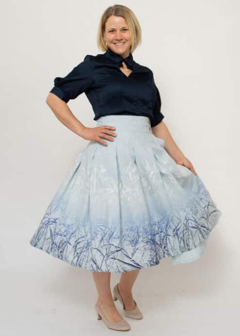 Bioleinen-Kellerfaltenrock mit Tagliliendruck von Peaces Biomode