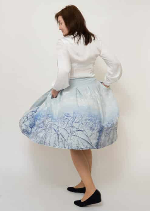 Bioleinen-Kellerfaltenrock mit Tagliliendruck von Peaces Biomode