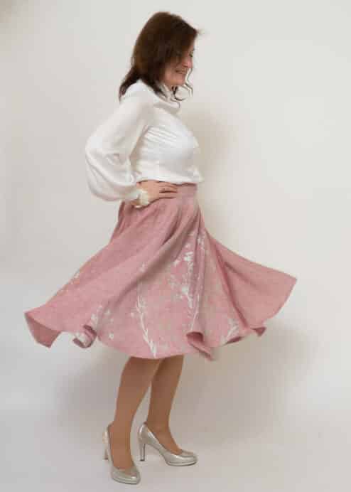 Alternative view of Wickelrock Blütenzauber aus österreichischem Bioleinen