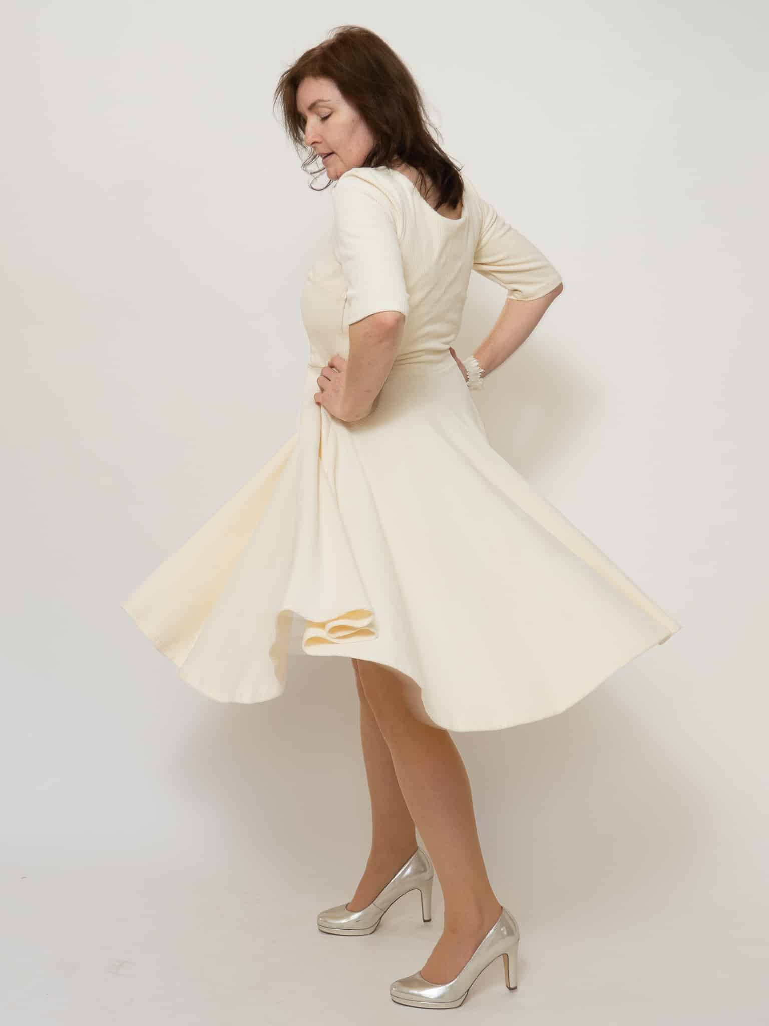 Samt-Rosen-Festkleid in Creme – Bild 2