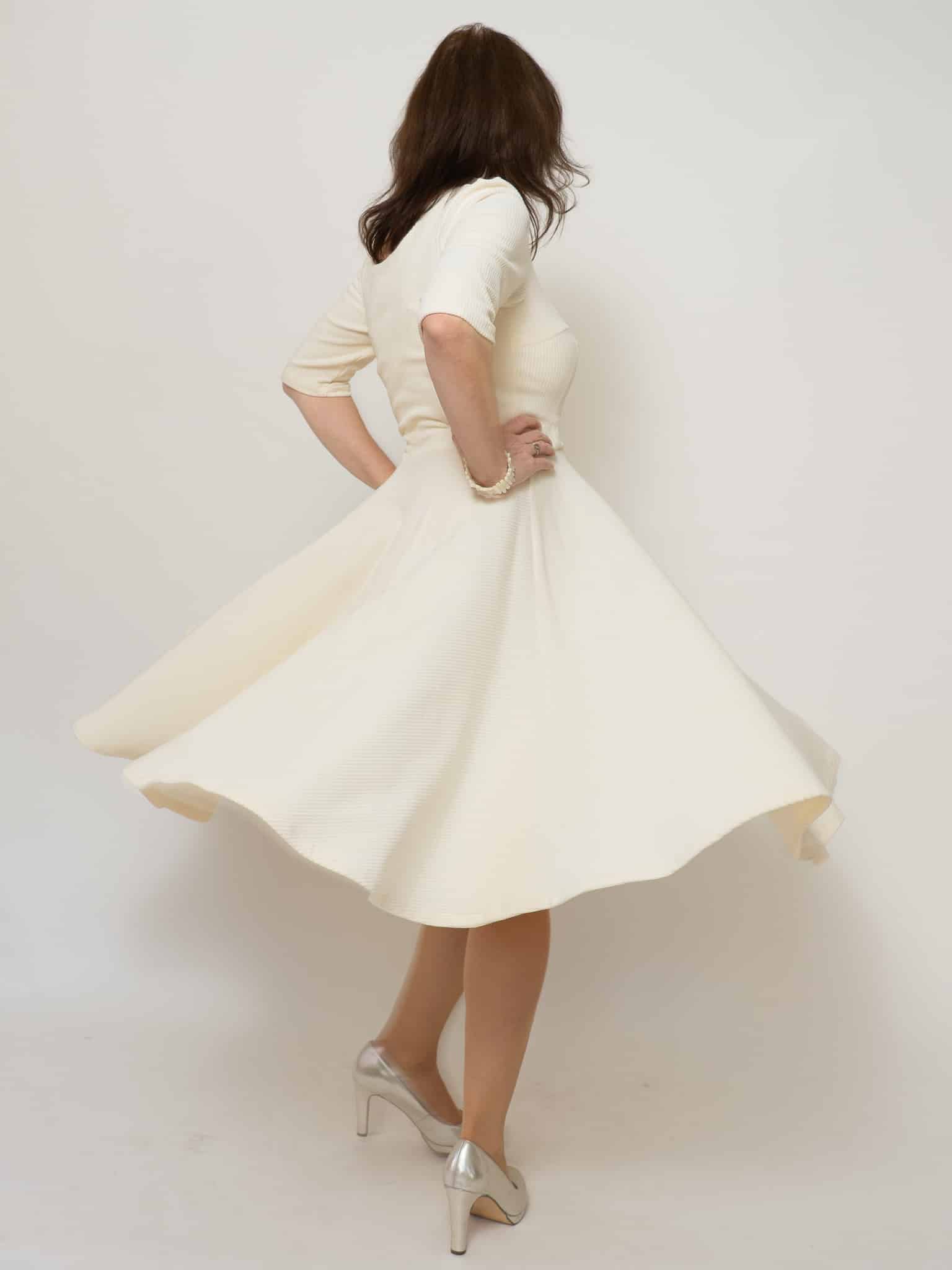 Samt-Rosen-Festkleid in Creme – Bild 4