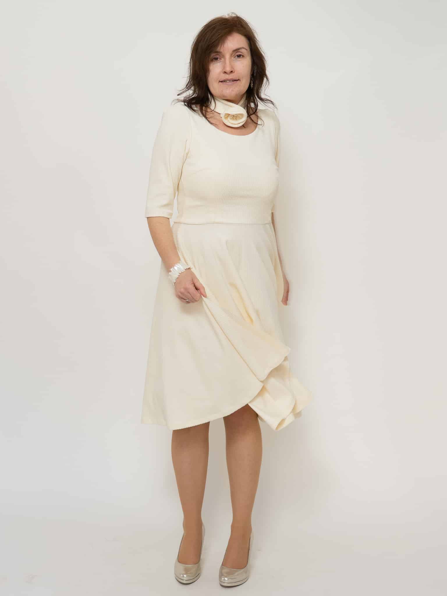 Samt-Rosen-Festkleid in Creme – Bild 5