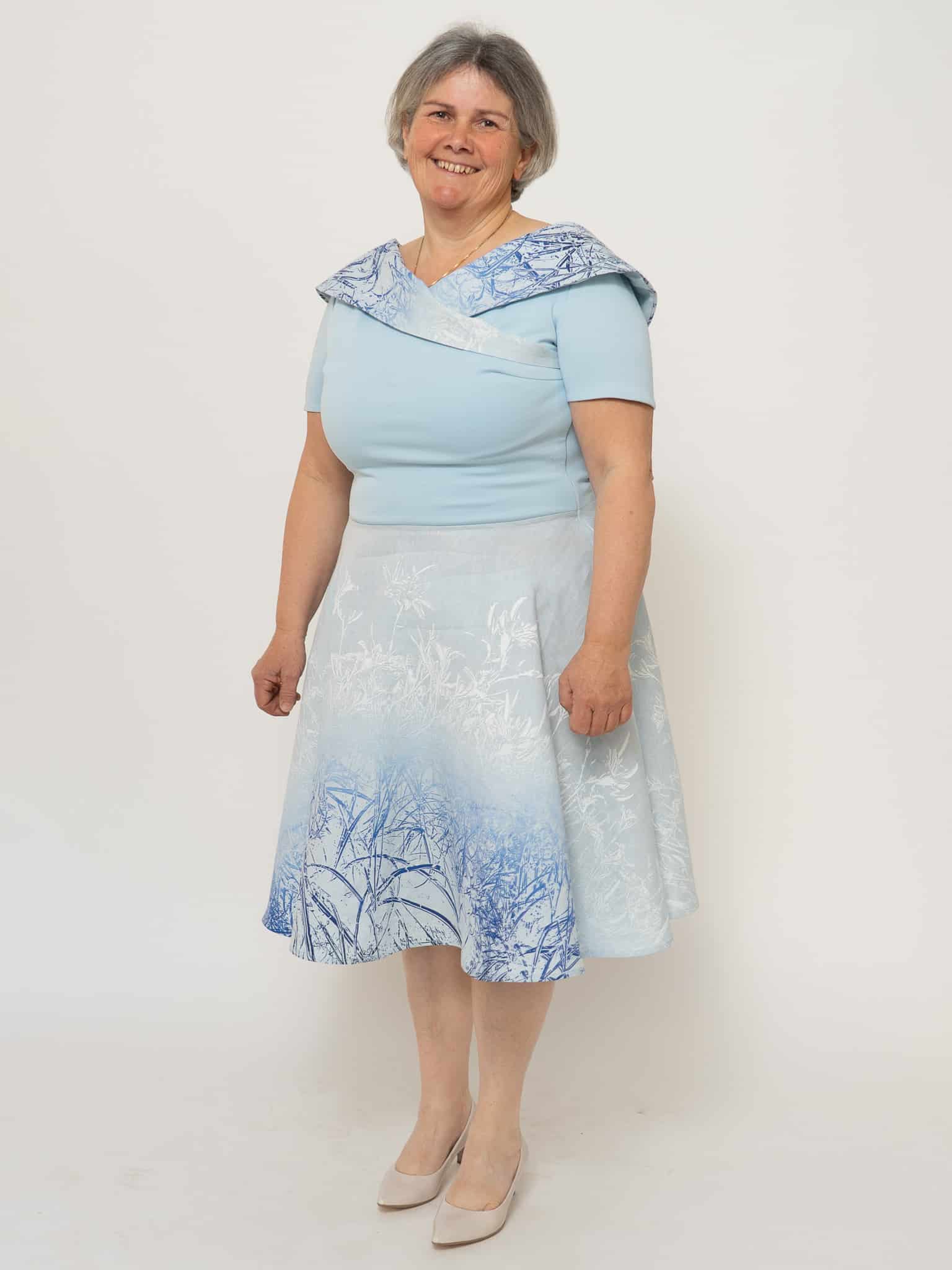 Bio Leinenkleid mit Portraitkragen und Liliendruck von Susanne Huber