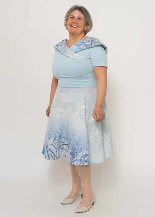 Bio Leinenkleid mit Portraitkragen und Liliendruck von Susanne Huber