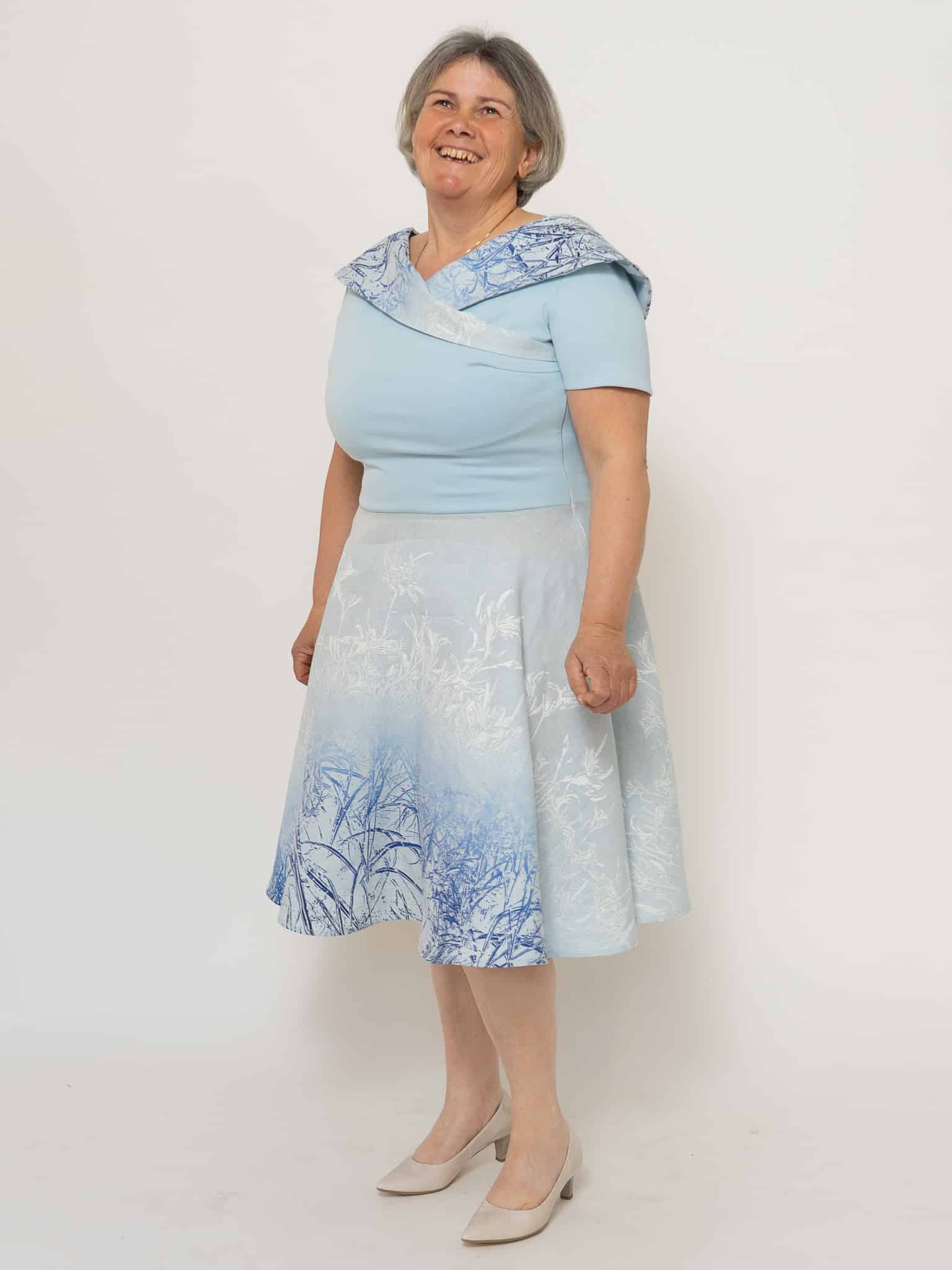 Bio Leinenkleid mit Portraitkragen und Liliendruck von Susanne Huber