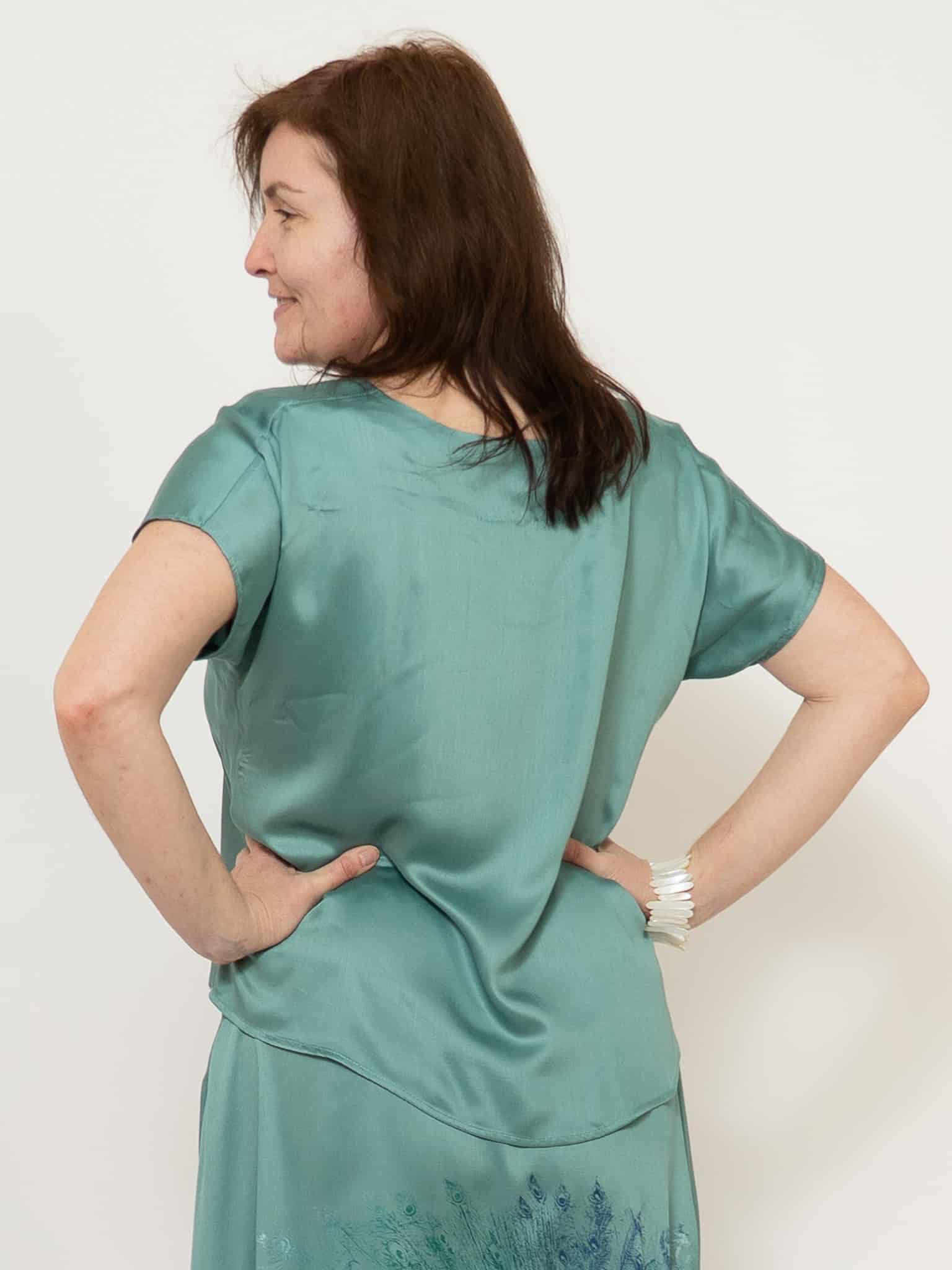 Satinshirt in Salbei – Bild 2