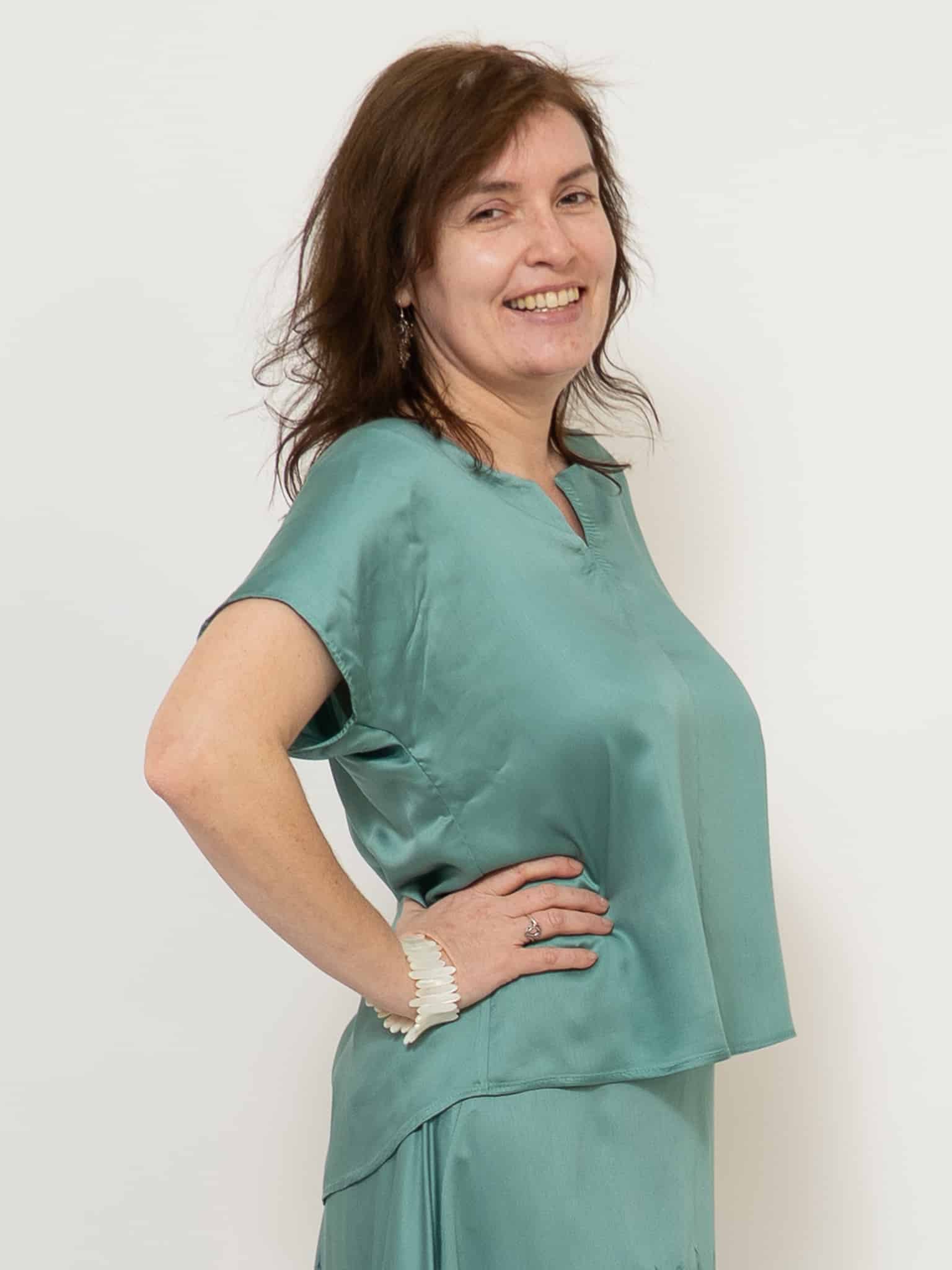 Satinshirt in Salbei – Bild 5