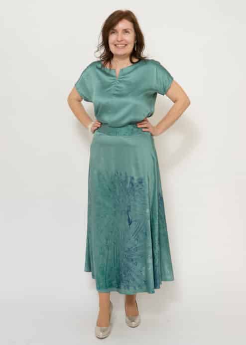 Edler_langer_Rock_mit_Pfauenmotiv_von_Peaces_Biomode.