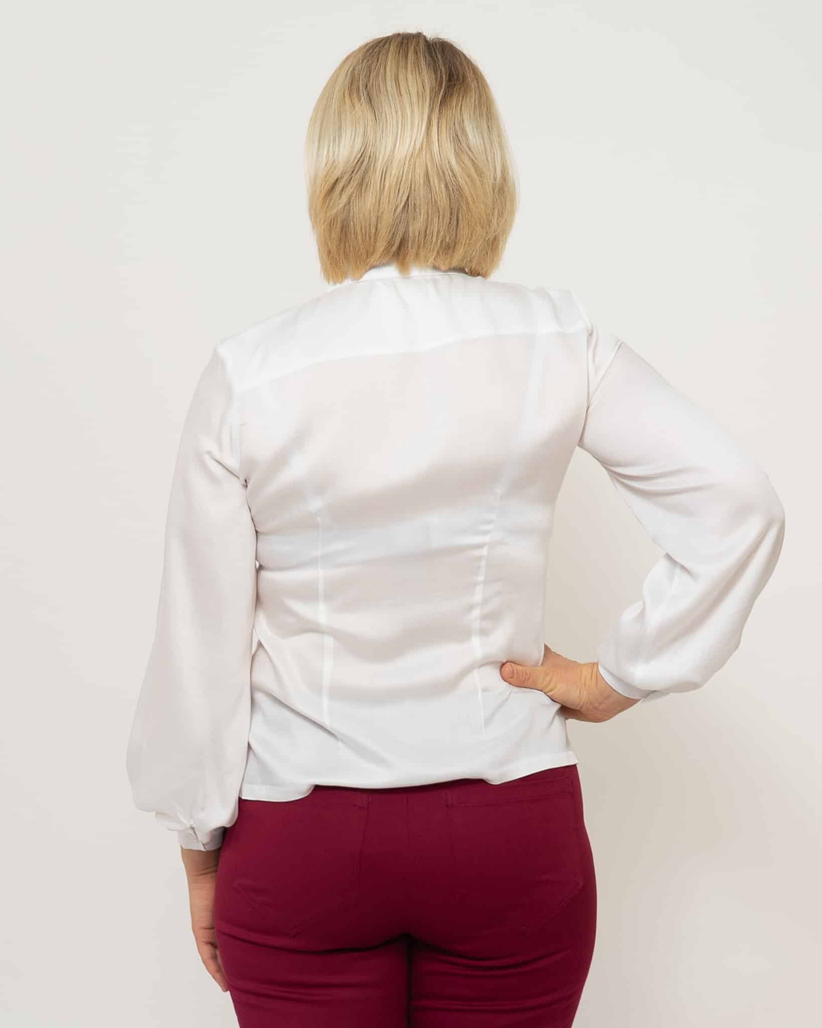 Romantikbluse aus Ecovero Rayon Satin – Bild 4