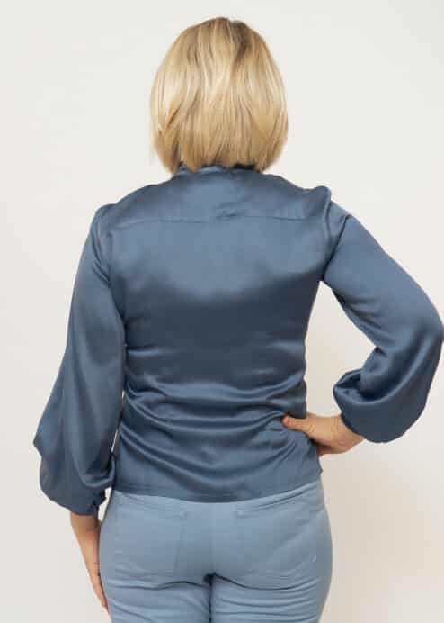 Romantikbluse aus Ecovero Rayon Satin – Bild 8