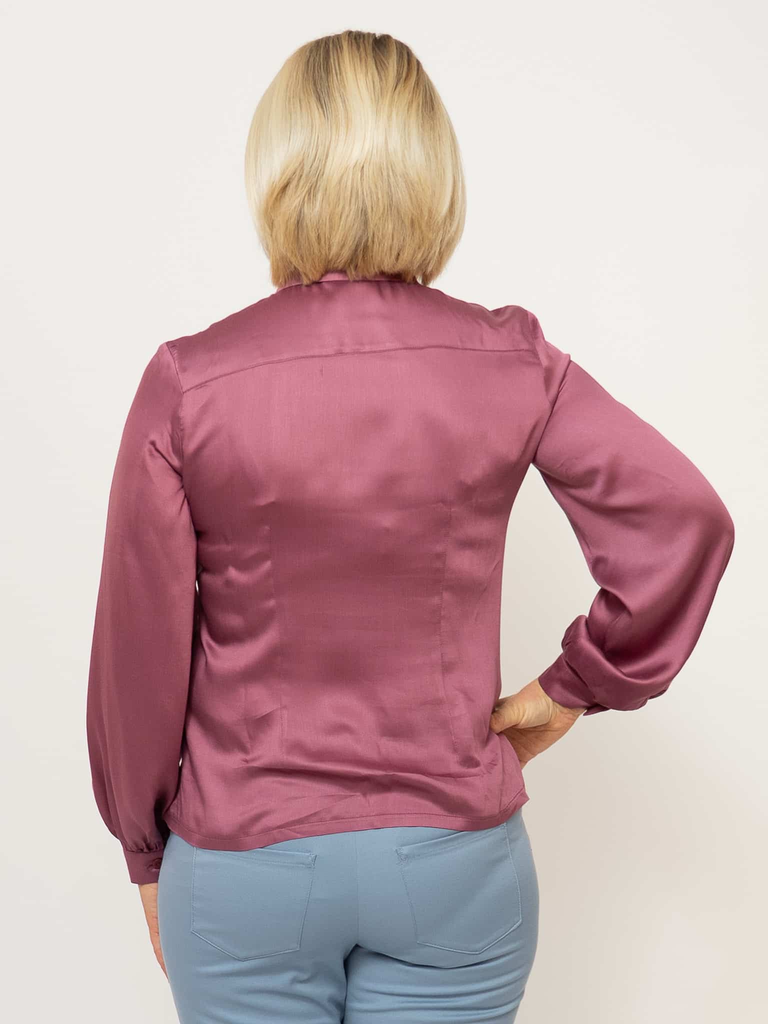 Romantikbluse aus Ecovero Rayon Satin – Bild 11