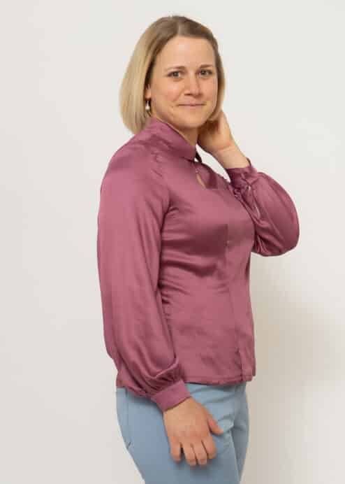 Romantikbluse aus Ecovero Rayon Satin – Bild 9